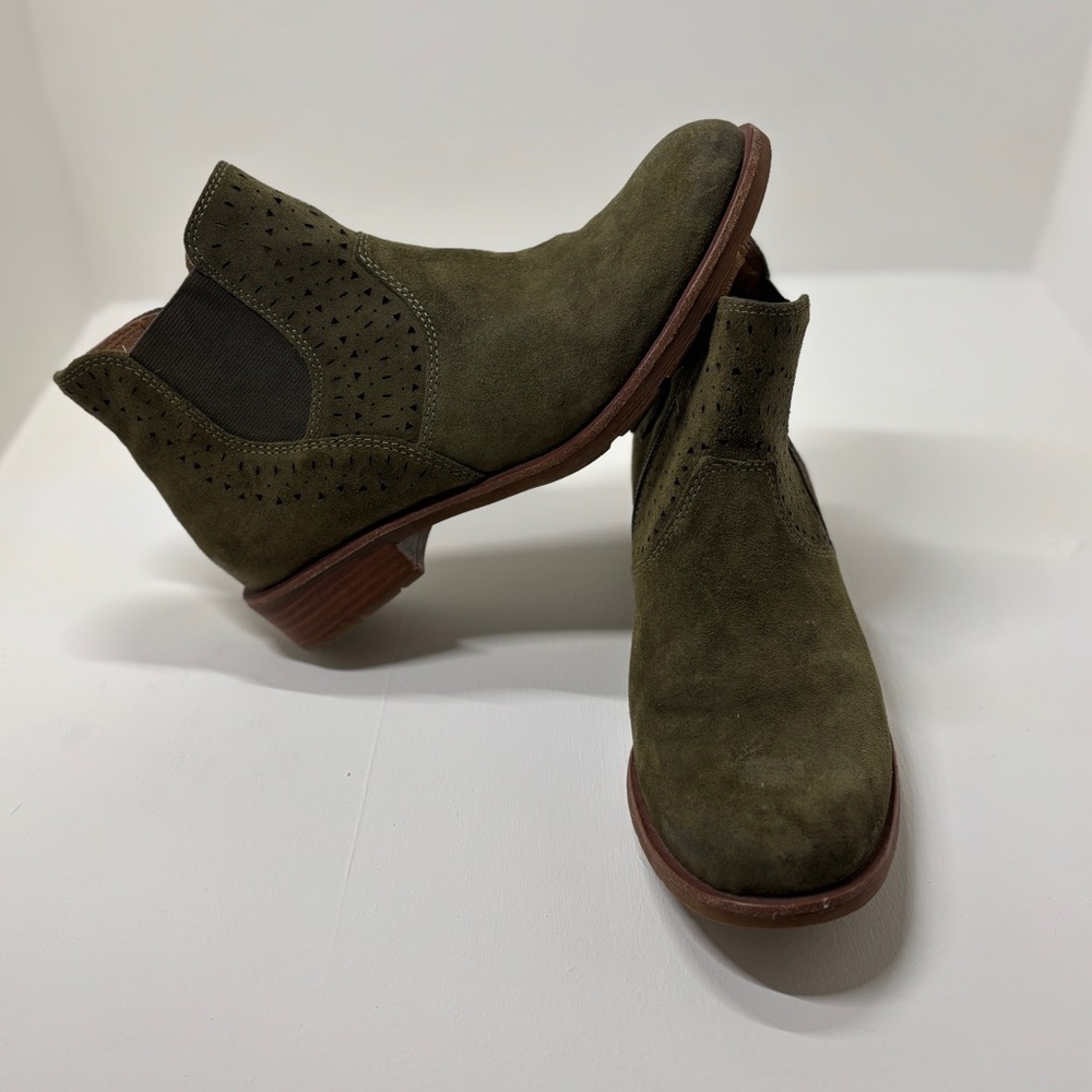 Sofft Barina Olive Suede Ankle Boots Women’s Size 9.5M Leather Perforated Boots - Picture 3 of 8